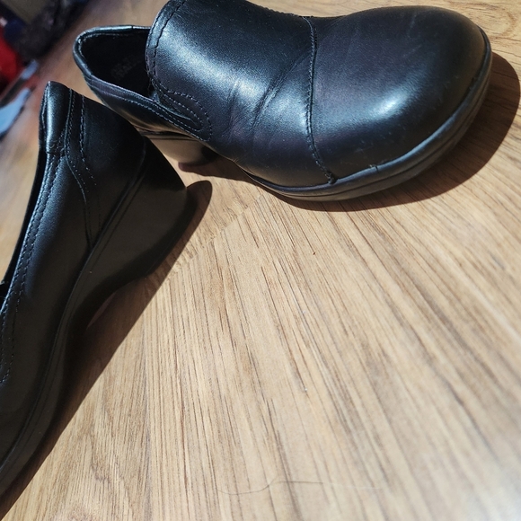 Clarks Women's Black Slip-On Shoes, Size 8.5M - Picture 2 of 6